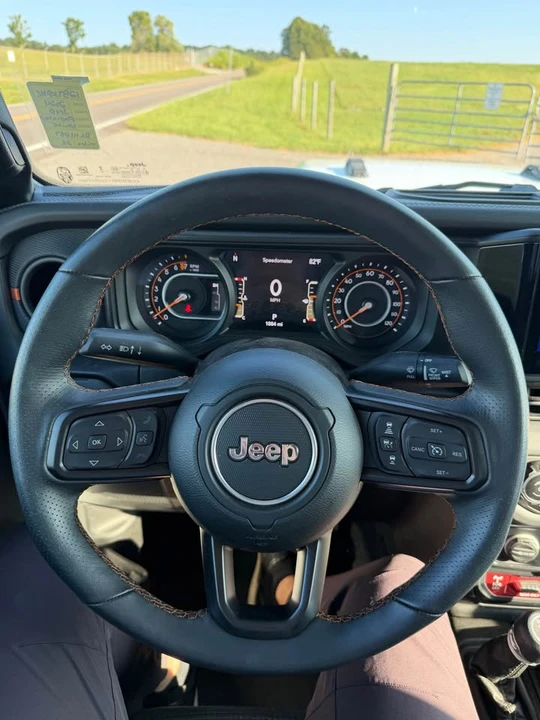 2024 Jeep JT Gladiator - Image 11 of 12