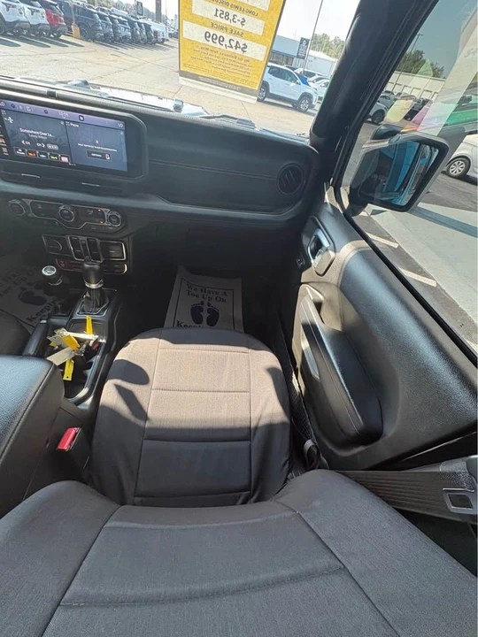 2024 Jeep JT Gladiator - Image 17 of 20