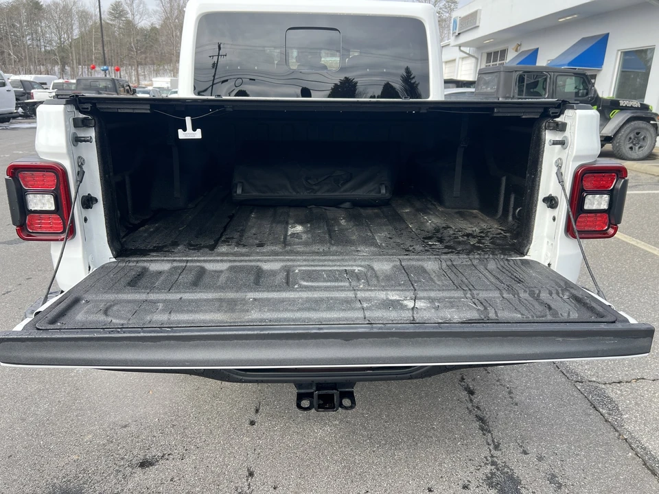 2024 Jeep JT Gladiator - Image 9 of 31