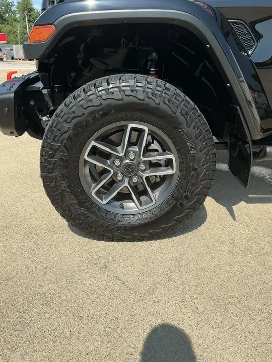 2024 Jeep JT Gladiator - Image 11 of 20
