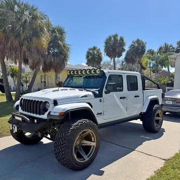 2024 Jeep Gladiator