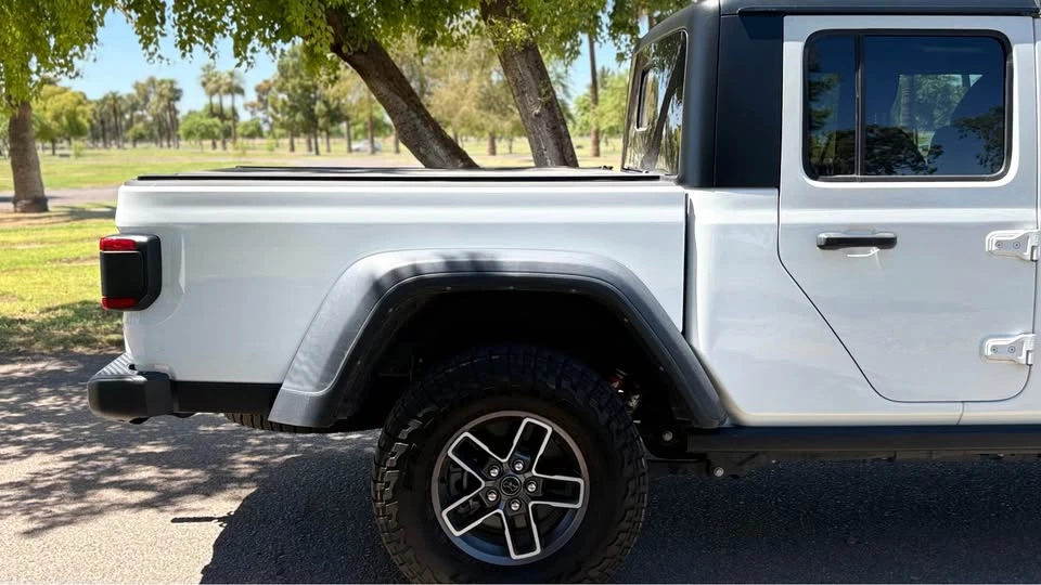 2024 Jeep JT Gladiator - Image 7 of 17