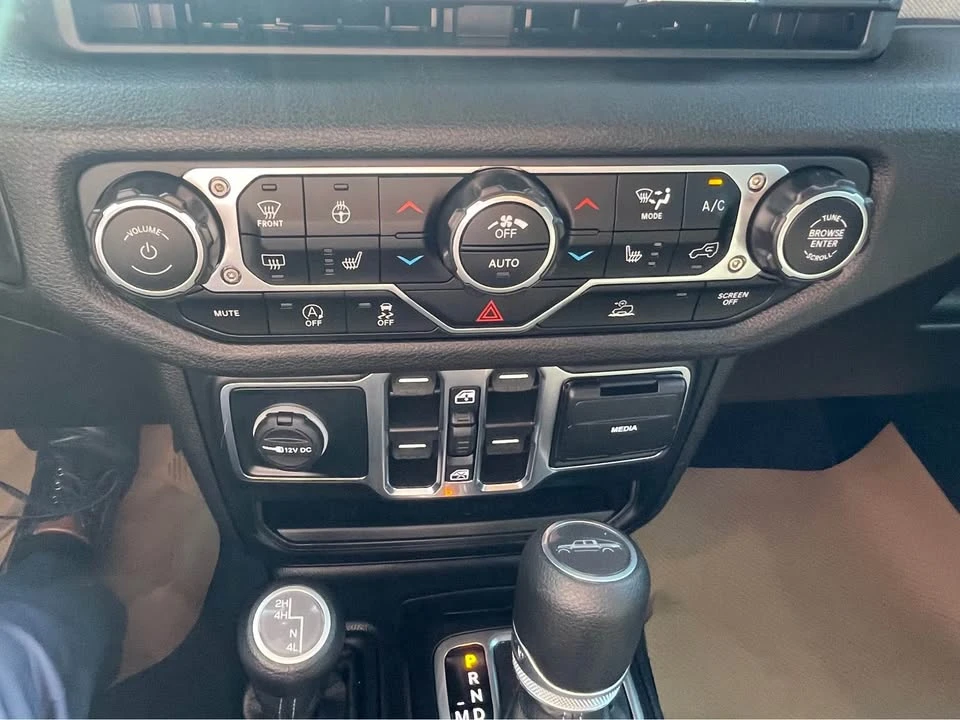 2024 Jeep JT Gladiator - Image 14 of 19