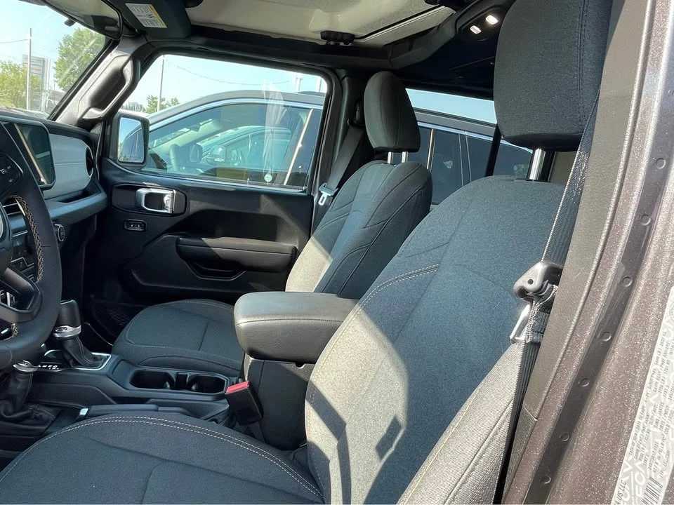 2024 Jeep JT Gladiator - Image 18 of 19