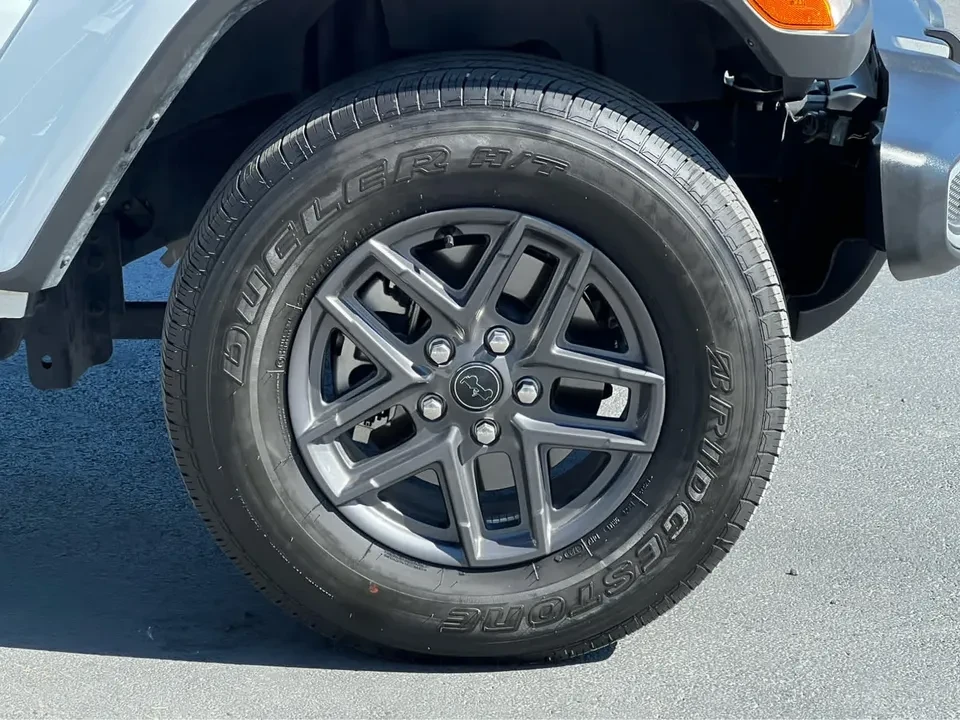 2024 Jeep JT Gladiator - Image 16 of 20