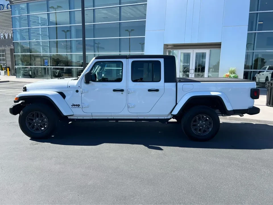 2024 Jeep JT Gladiator - Image 12 of 20