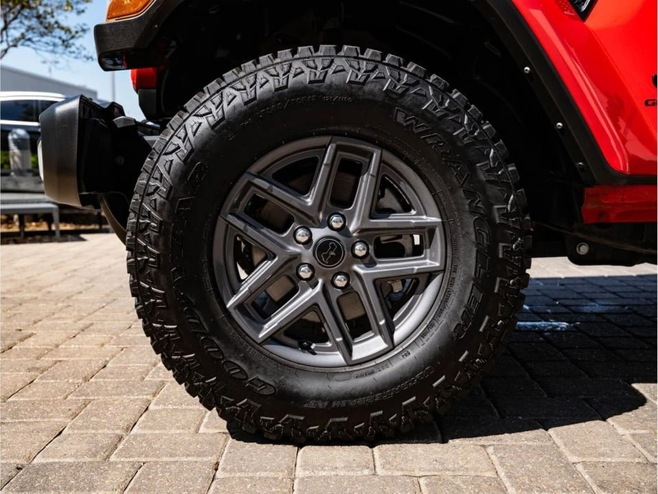 2024 Jeep JT Gladiator - Image 13 of 20