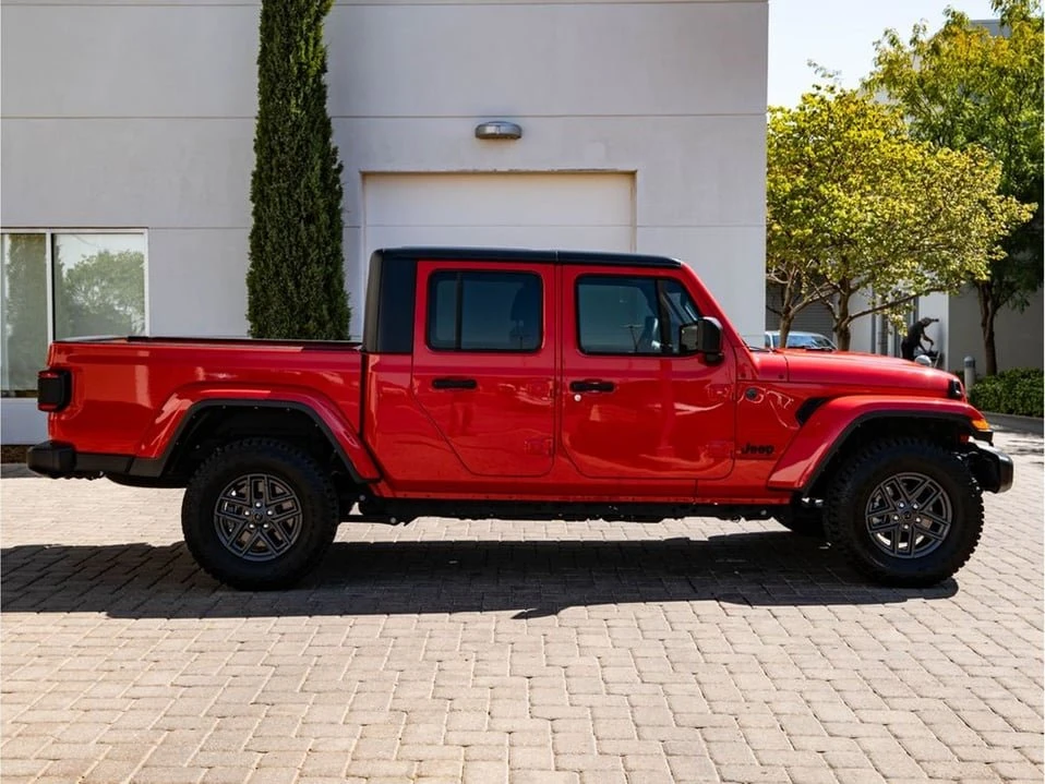 2024 Jeep JT Gladiator - Image 11 of 20