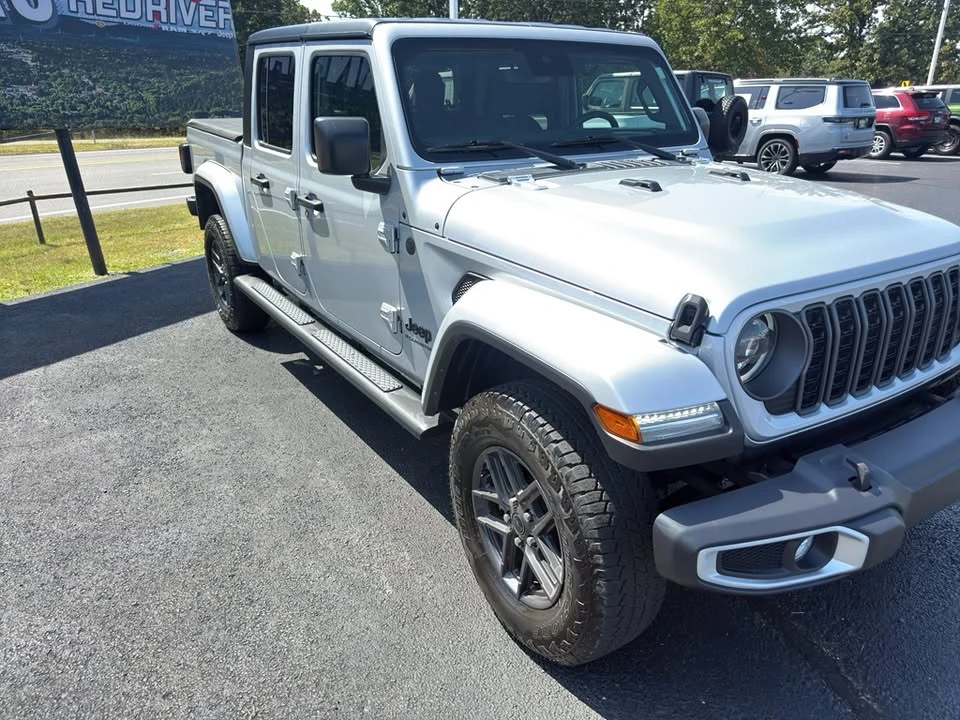 2024 Jeep JT Gladiator - Image 2 of 18