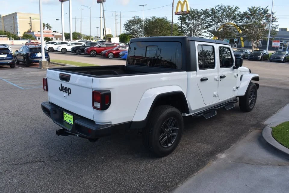 2024 Jeep JT Gladiator - Image 4 of 10