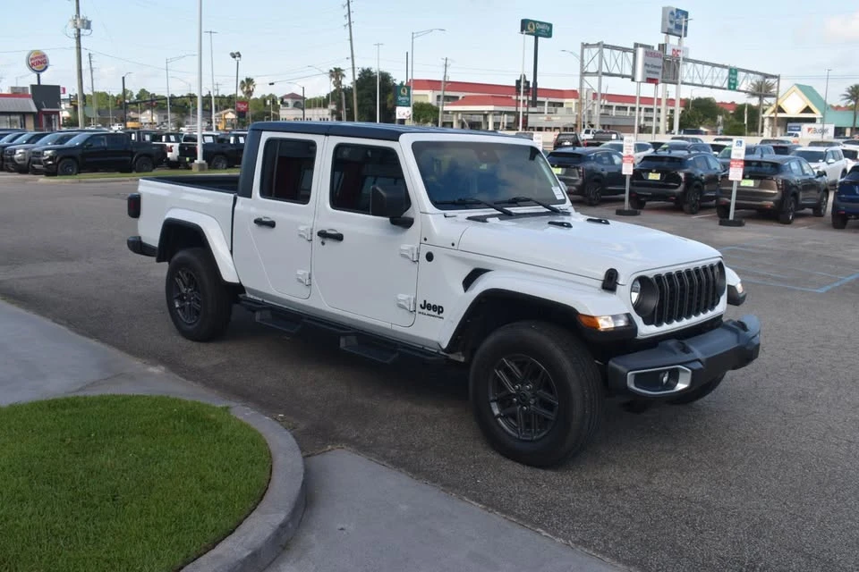 2024 Jeep JT Gladiator - Image 5 of 10