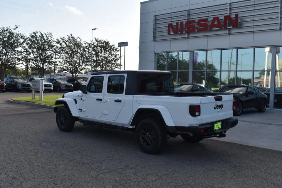 2024 Jeep JT Gladiator - Image 2 of 10