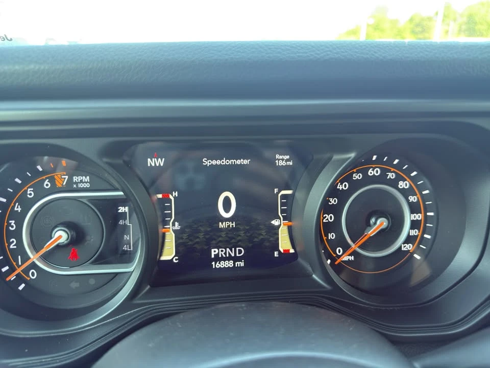 2024 Jeep JT Gladiator - Image 13 of 18