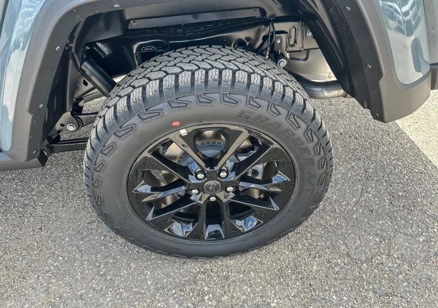 2024 Jeep JT Gladiator - Image 10 of 11