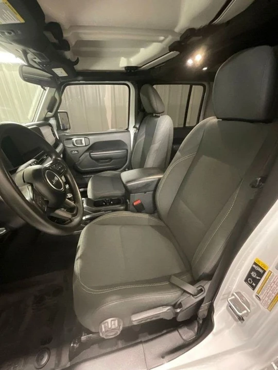2024 Jeep JT Gladiator - Image 29 of 31