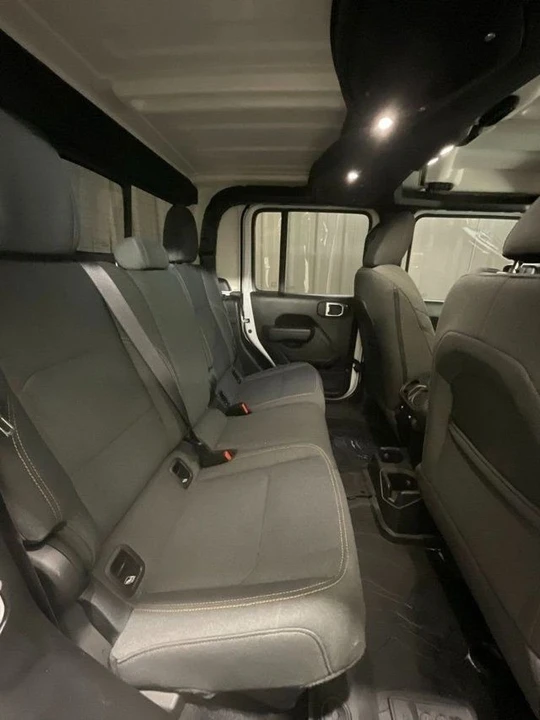 2024 Jeep JT Gladiator - Image 18 of 21