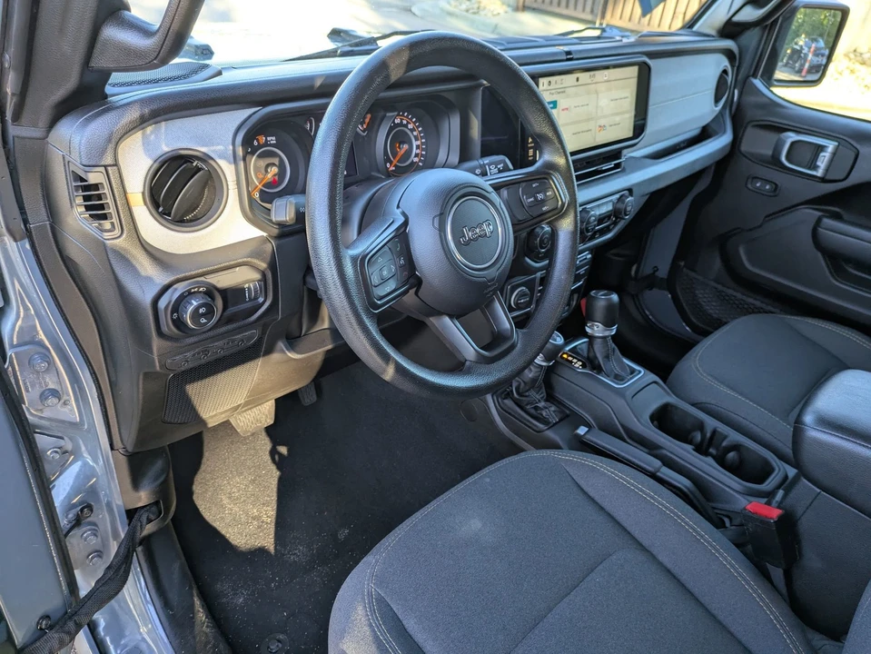 2024 Jeep JT Gladiator - Image 15 of 21