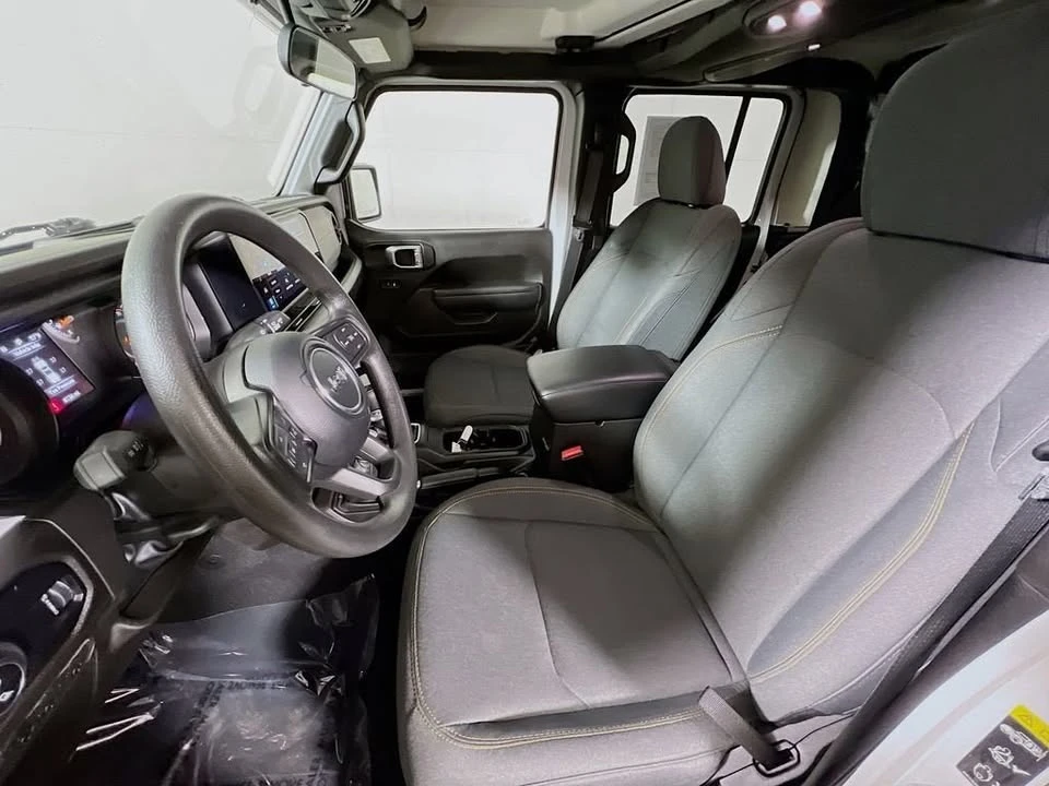 2024 Jeep JT Gladiator - Image 18 of 19