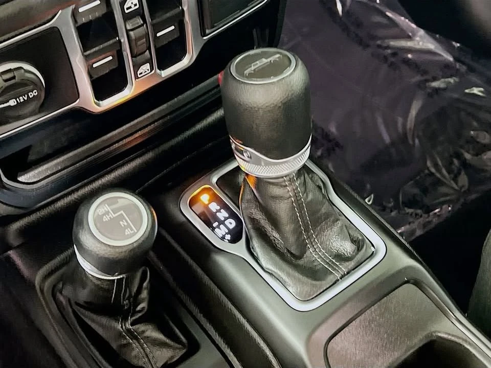 2024 Jeep JT Gladiator - Image 15 of 19