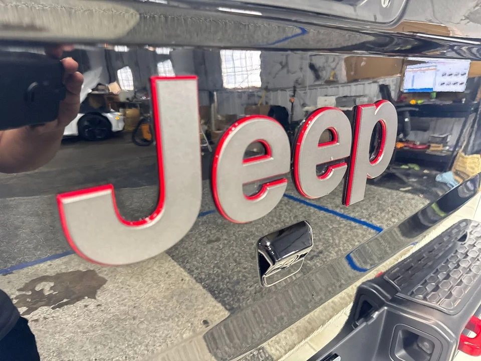 2024 Jeep JT Gladiator - Image 21 of 31