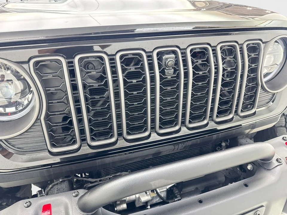 2024 Jeep JT Gladiator - Image 27 of 31