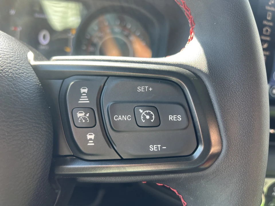 2024 Jeep JT Gladiator - Image 28 of 31