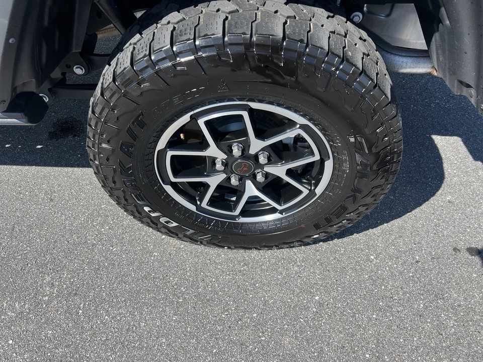 2024 Jeep JT Gladiator - Image 15 of 31