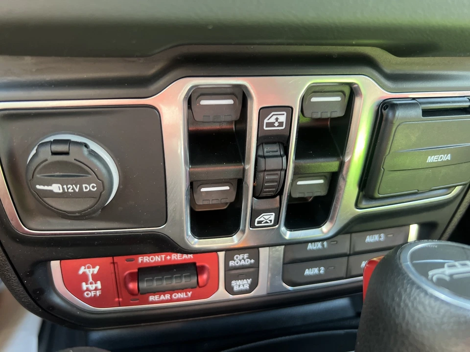 2024 Jeep JT Gladiator - Image 27 of 31