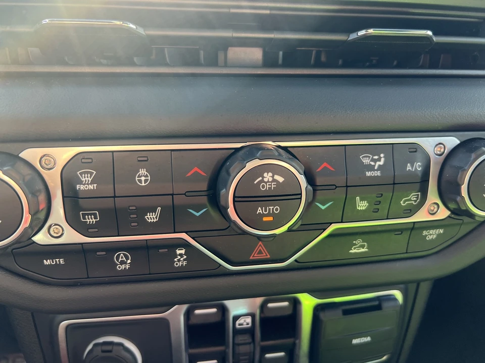 2024 Jeep JT Gladiator - Image 26 of 31
