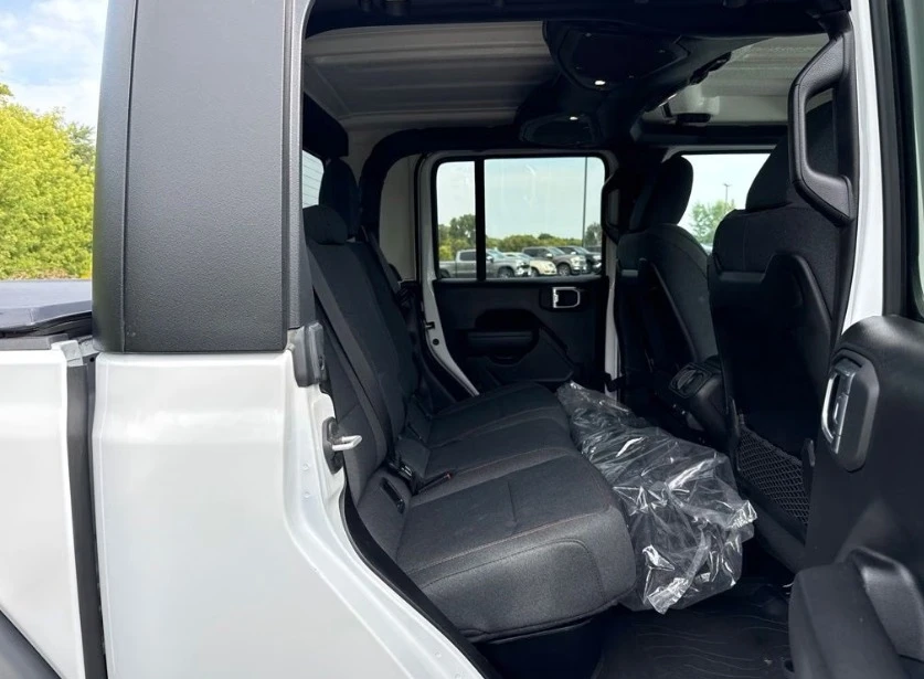2024 Jeep JT Gladiator - Image 8 of 12