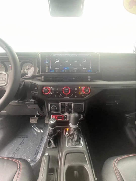 2024 Jeep JT Gladiator - Image 11 of 12