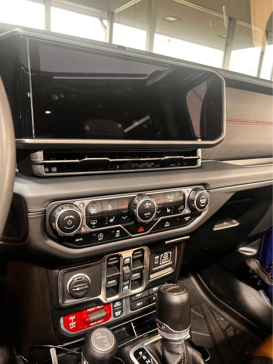 2024 Jeep JT Gladiator - Image 11 of 12