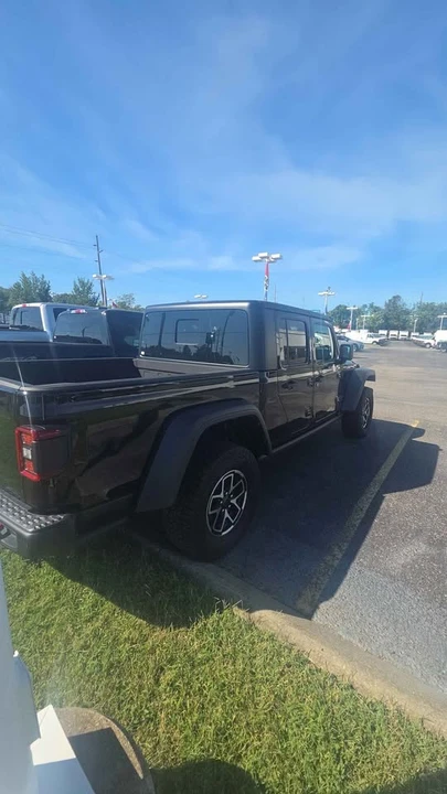2024 Jeep JT Gladiator - Image 5 of 6