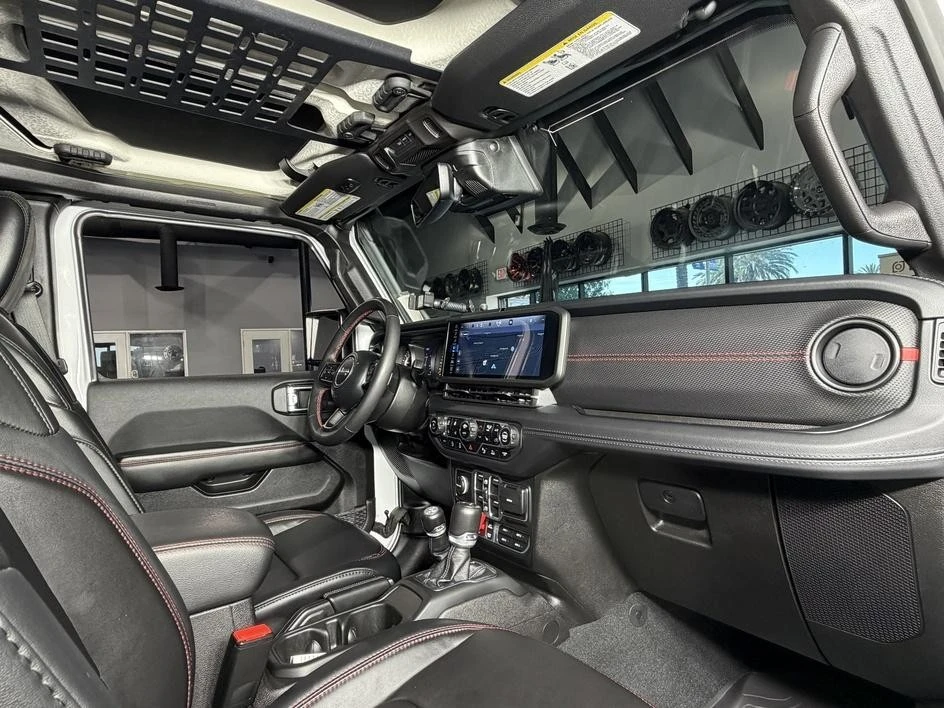 2024 Jeep JT Gladiator - Image 23 of 31