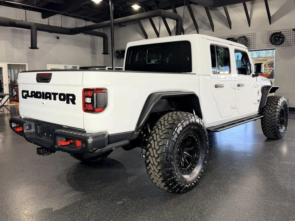 2024 Jeep JT Gladiator - Image 17 of 31