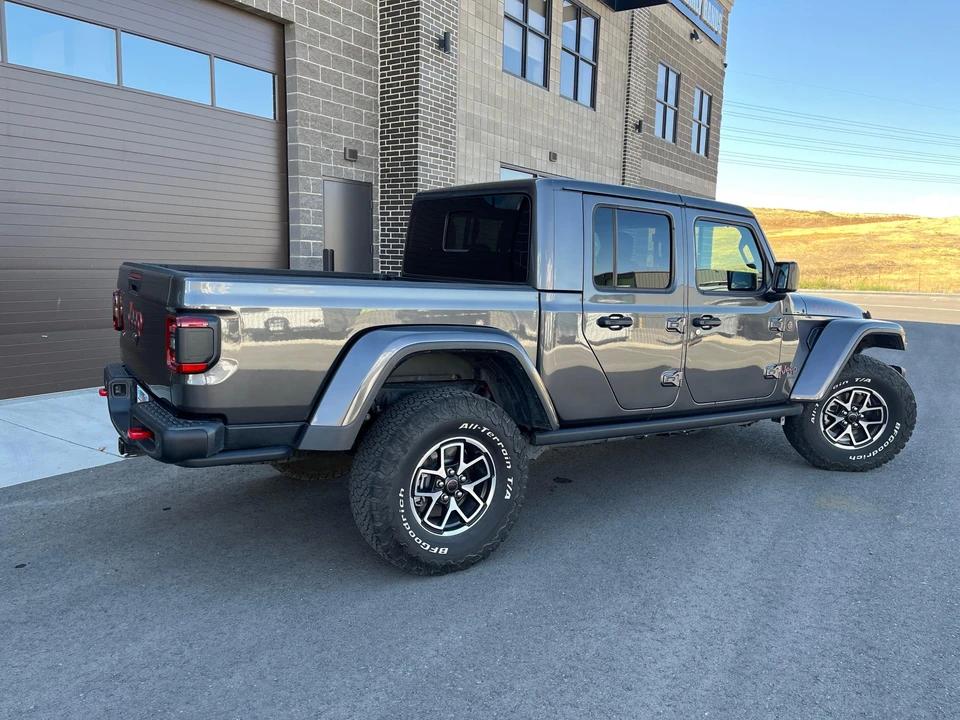 2024 Jeep JT Gladiator - Image 18 of 31