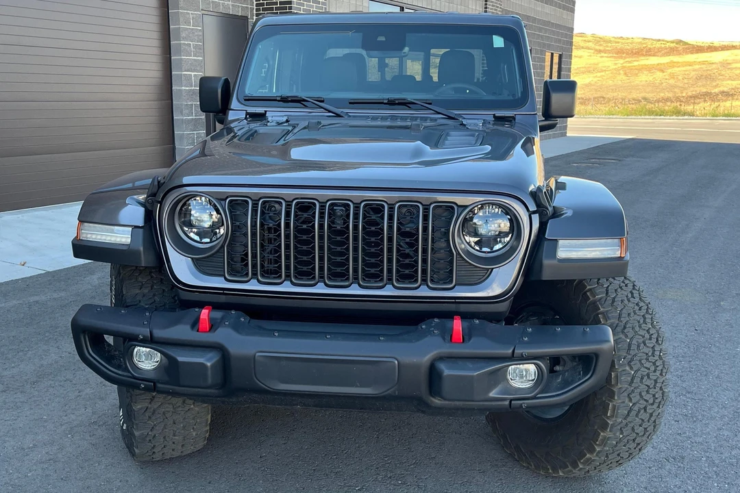 2024 Jeep JT Gladiator - Image 2 of 31