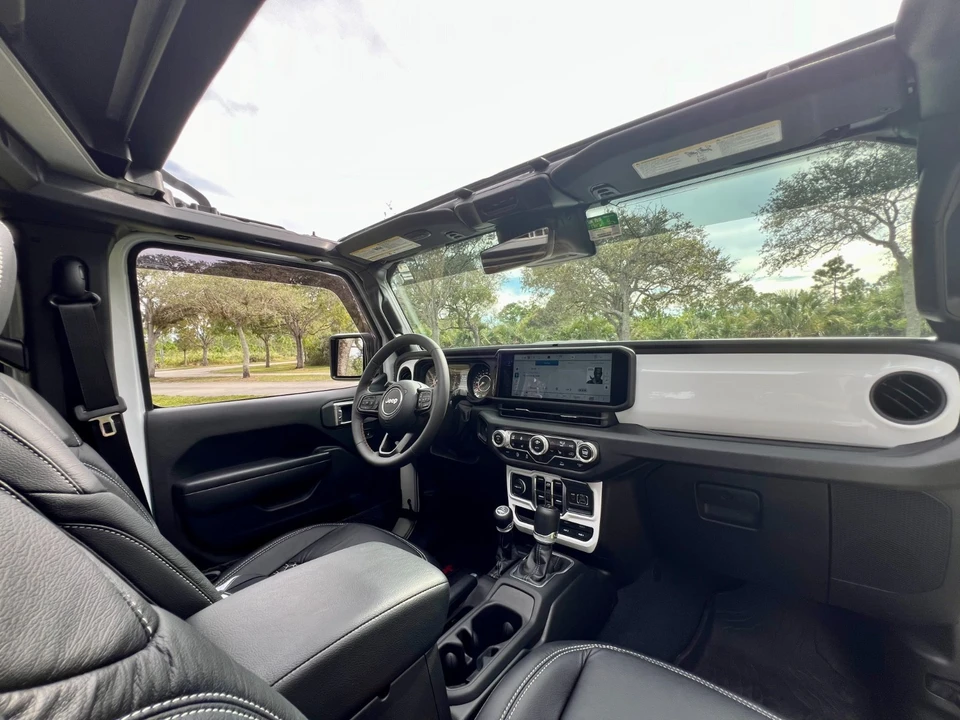 2024 Jeep JT Gladiator - Image 16 of 20