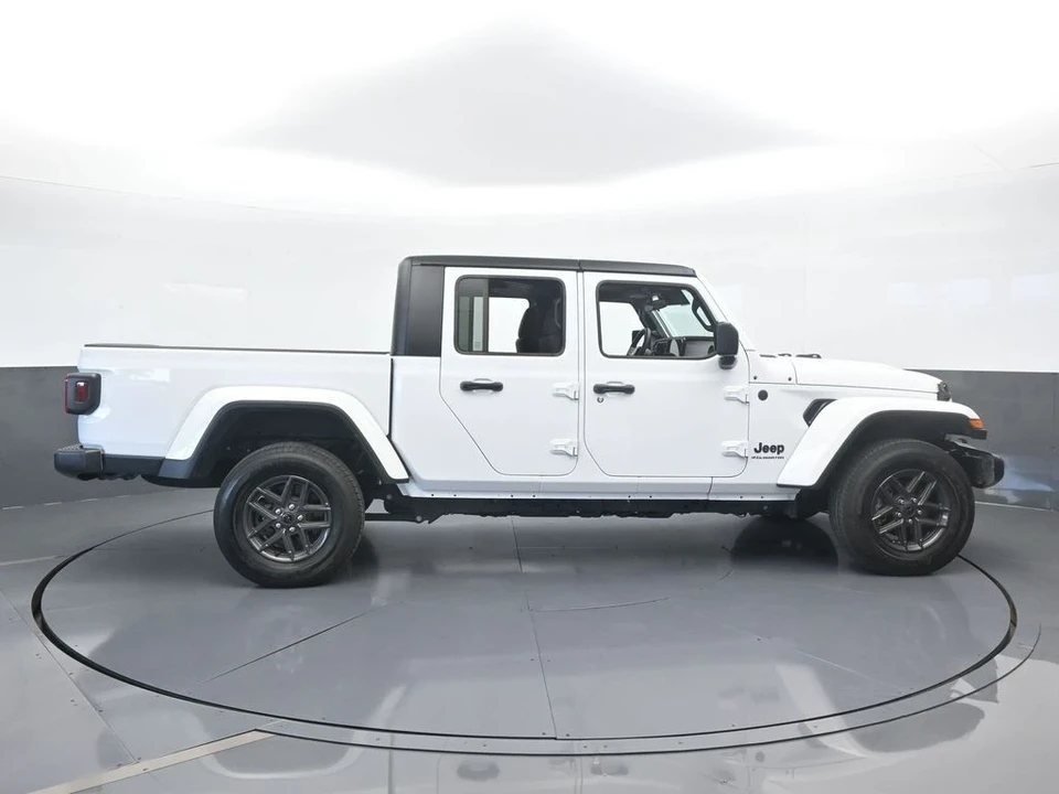 2024 Jeep JT Gladiator - Image 7 of 12