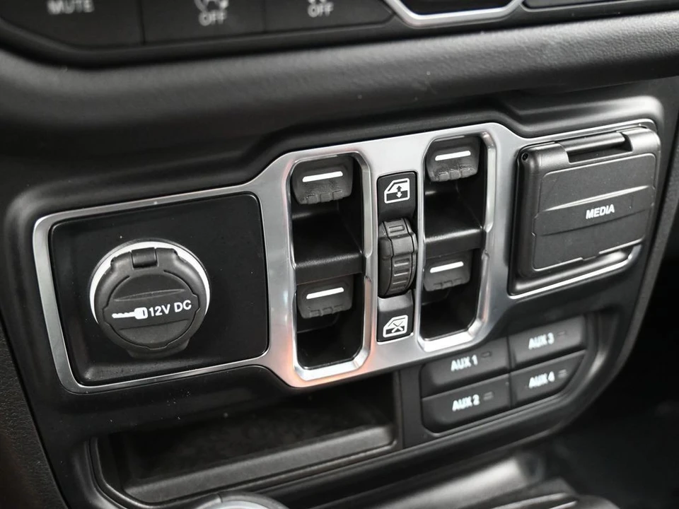 2024 Jeep JT Gladiator - Image 23 of 31
