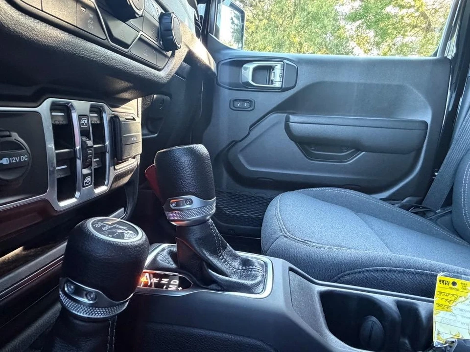 2024 Jeep JT Gladiator - Image 17 of 29