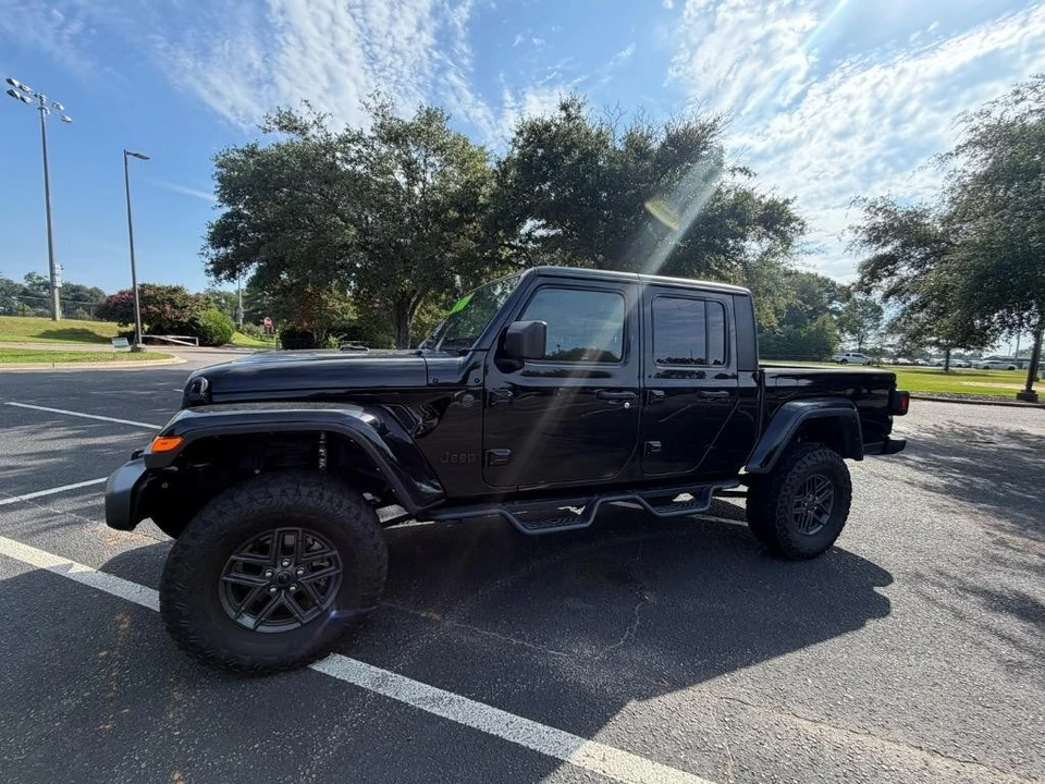 2024 Jeep JT Gladiator - Image 2 of 29