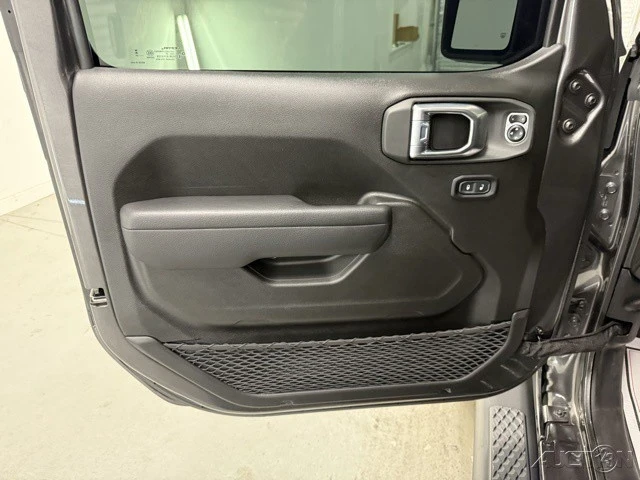 2024 Jeep JT Gladiator - Image 11 of 12