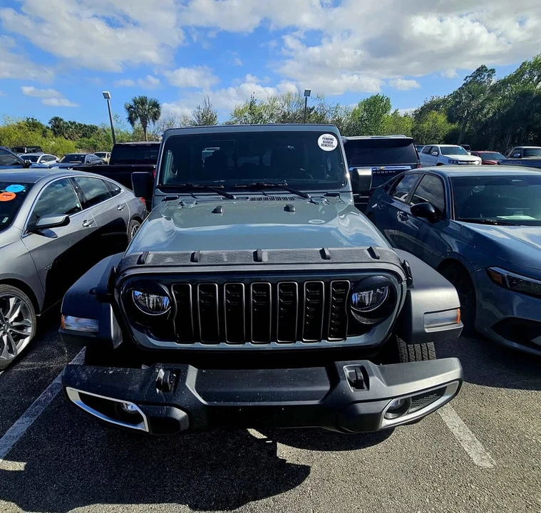 2024 Jeep JT Gladiator - Image 2 of 7