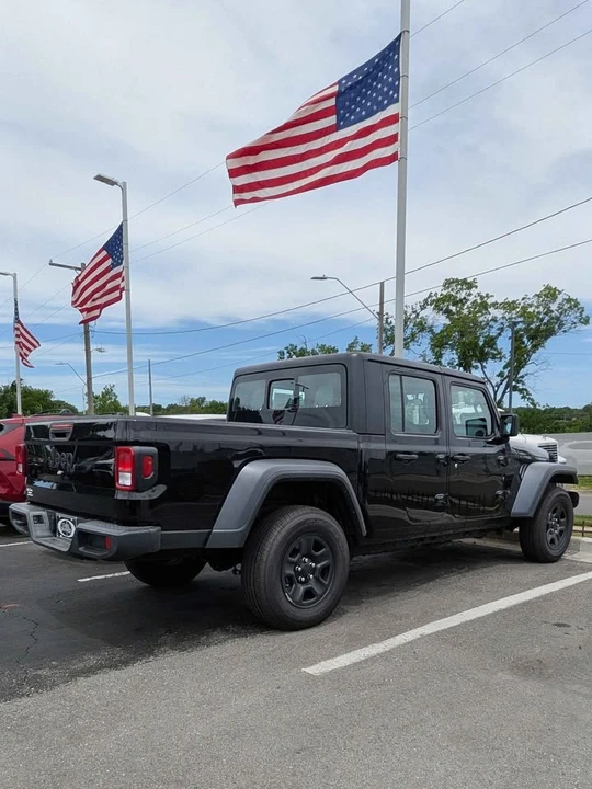 2024 Jeep JT Gladiator - Image 4 of 10