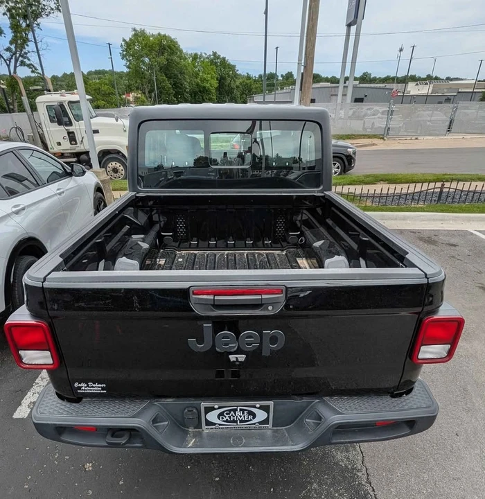 2024 Jeep JT Gladiator - Image 10 of 10