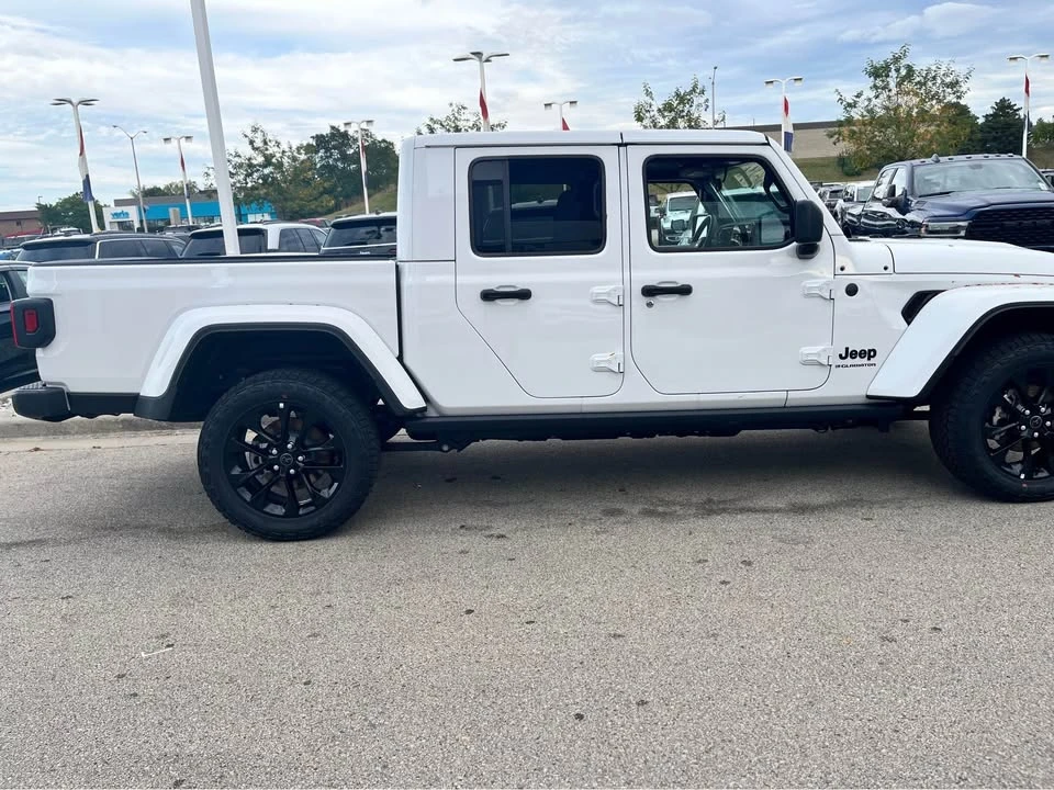 2024 Jeep JT Gladiator - Image 2 of 2