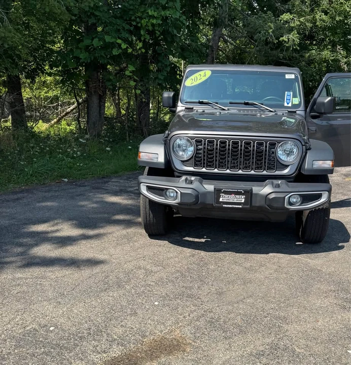 2024 Jeep JT Gladiator - Image 10 of 11