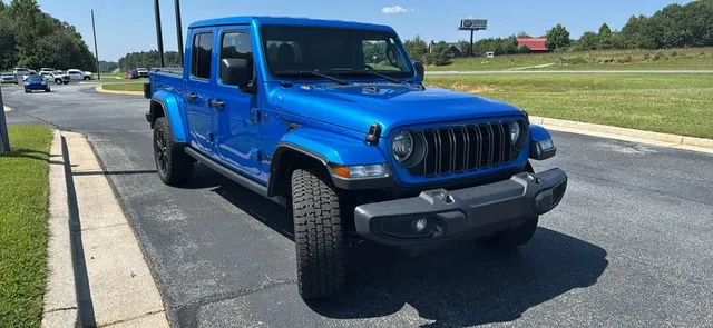 2024 Jeep Gladiator Sport Pickup 4D 5 ft