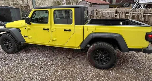 2024 Jeep Gladiator Sport Pickup 4D 5 ft